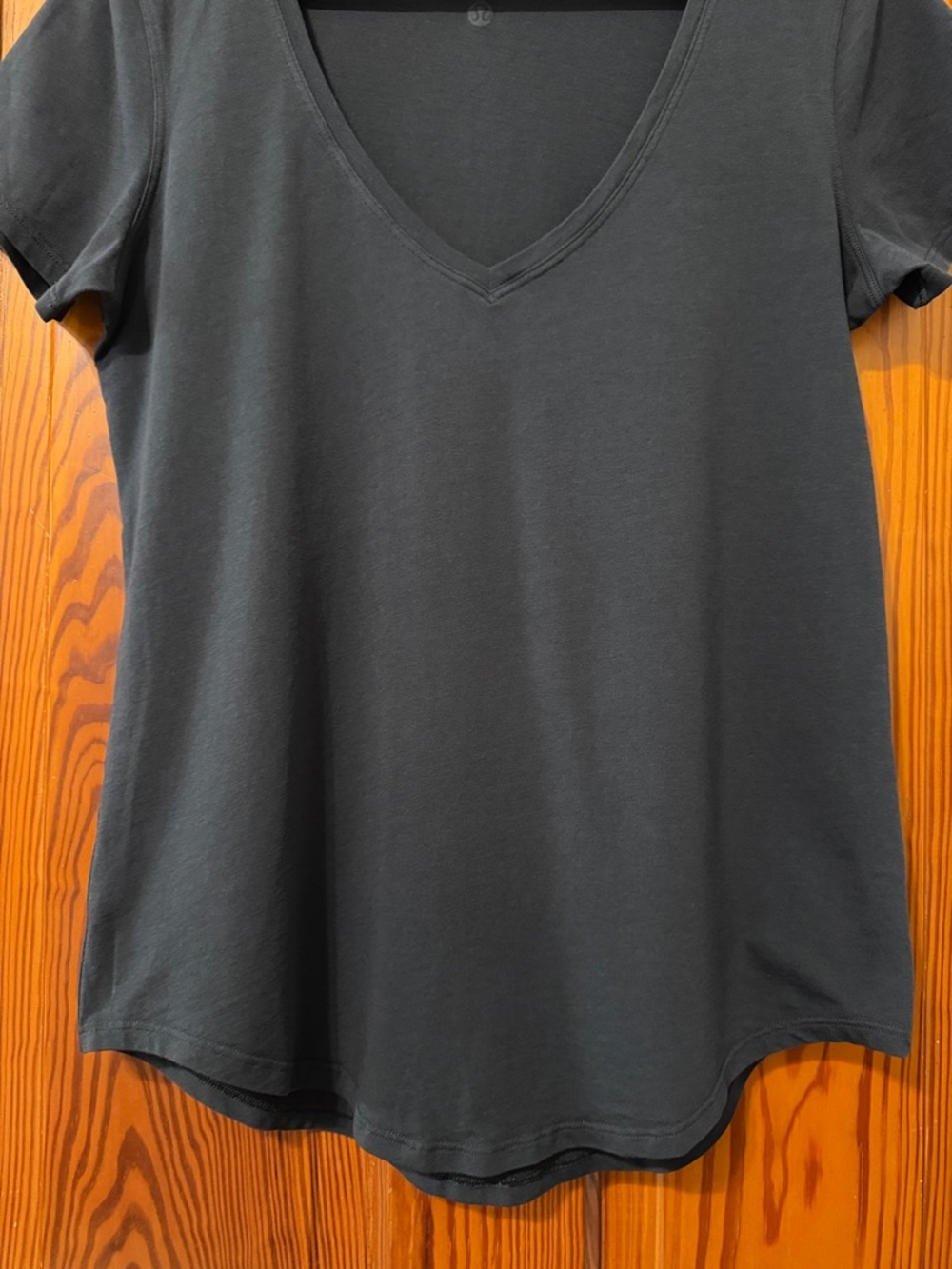 Lululemon Love Tee V Neck - Black - Pima Cotton Blend - Picture 4 of 9